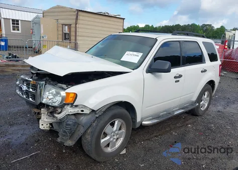 2009 Ford Escape Xlt z USA, uszkodzony, nr VIN 1FMCU03759KC03621